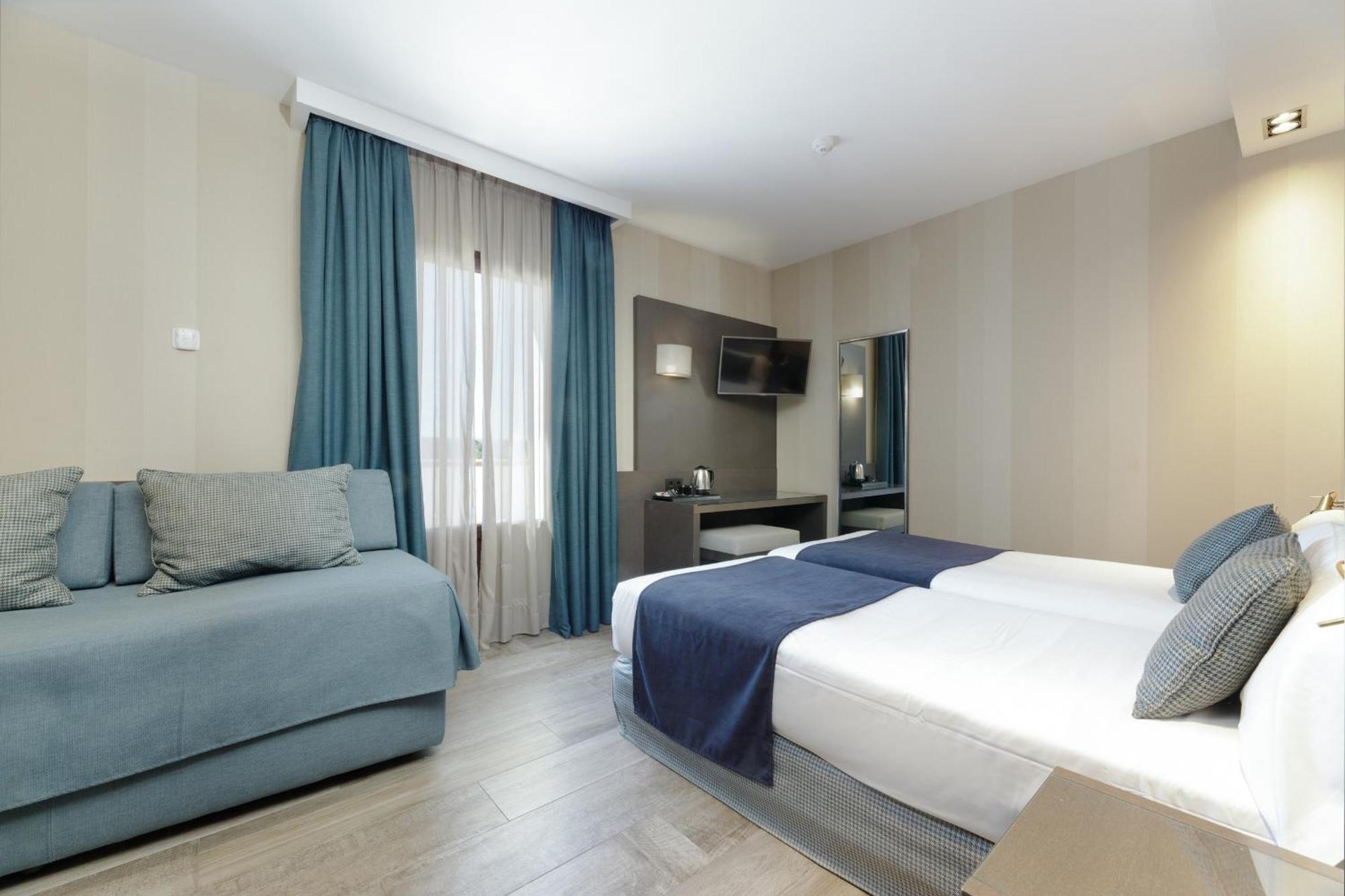 Triple Room Terrace