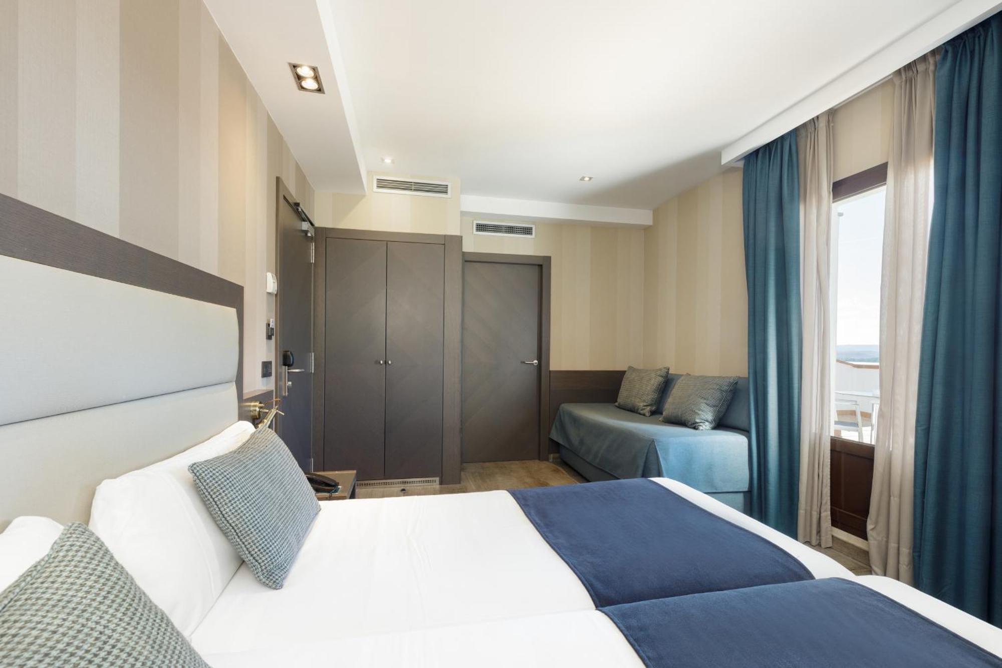 Triple Room Terrace